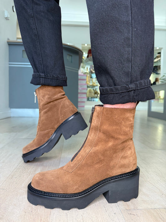 Alpe - Tan Suede Chelsea Boot With Chunky Sole