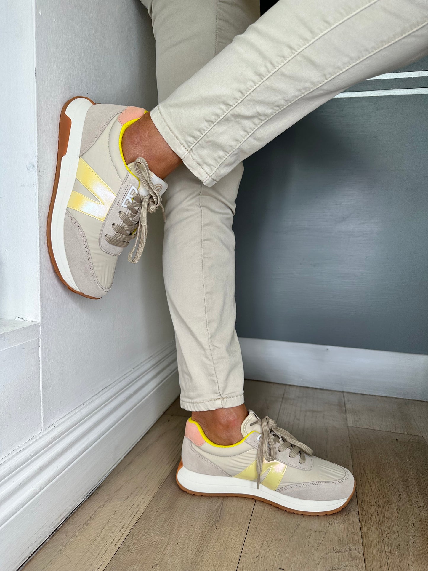 Ara - Soft Beige Canvas / Suede Trainer With Yellow Trim