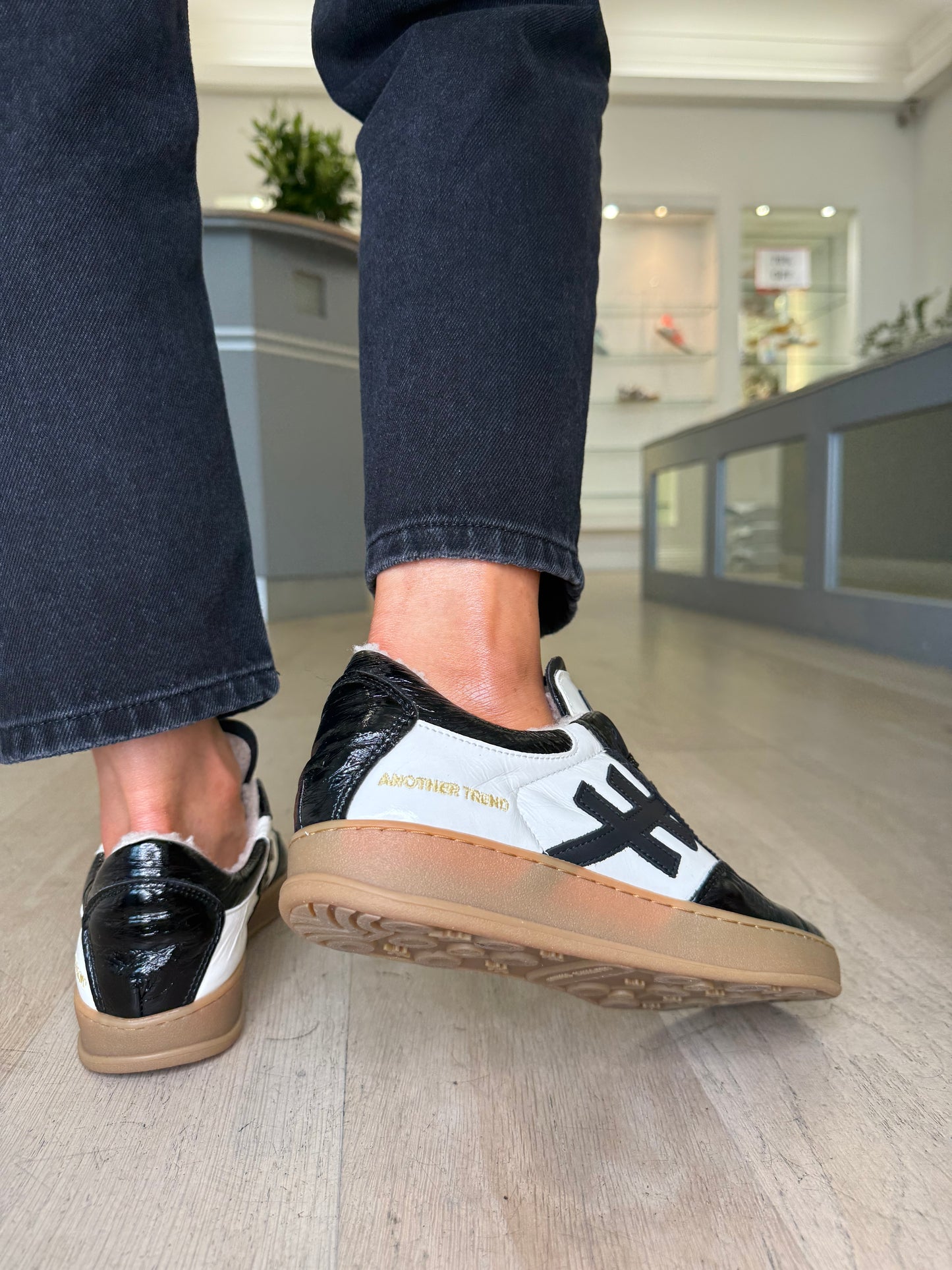 Another Trend - Black & White Flexy Patent Leather Trainer With Wollen Lining