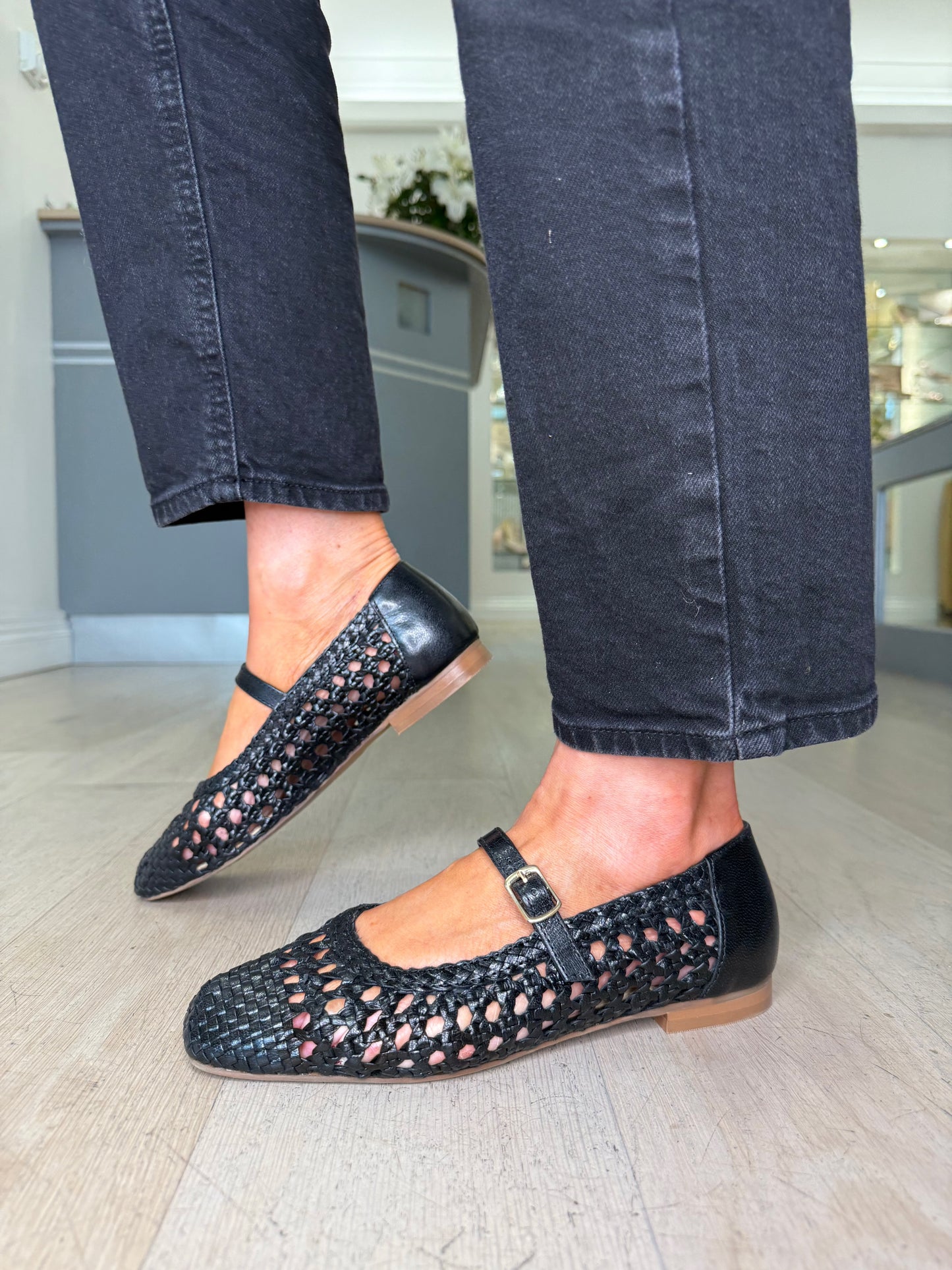 Repo - Black Leather Weave Mary Jane Style Pomp