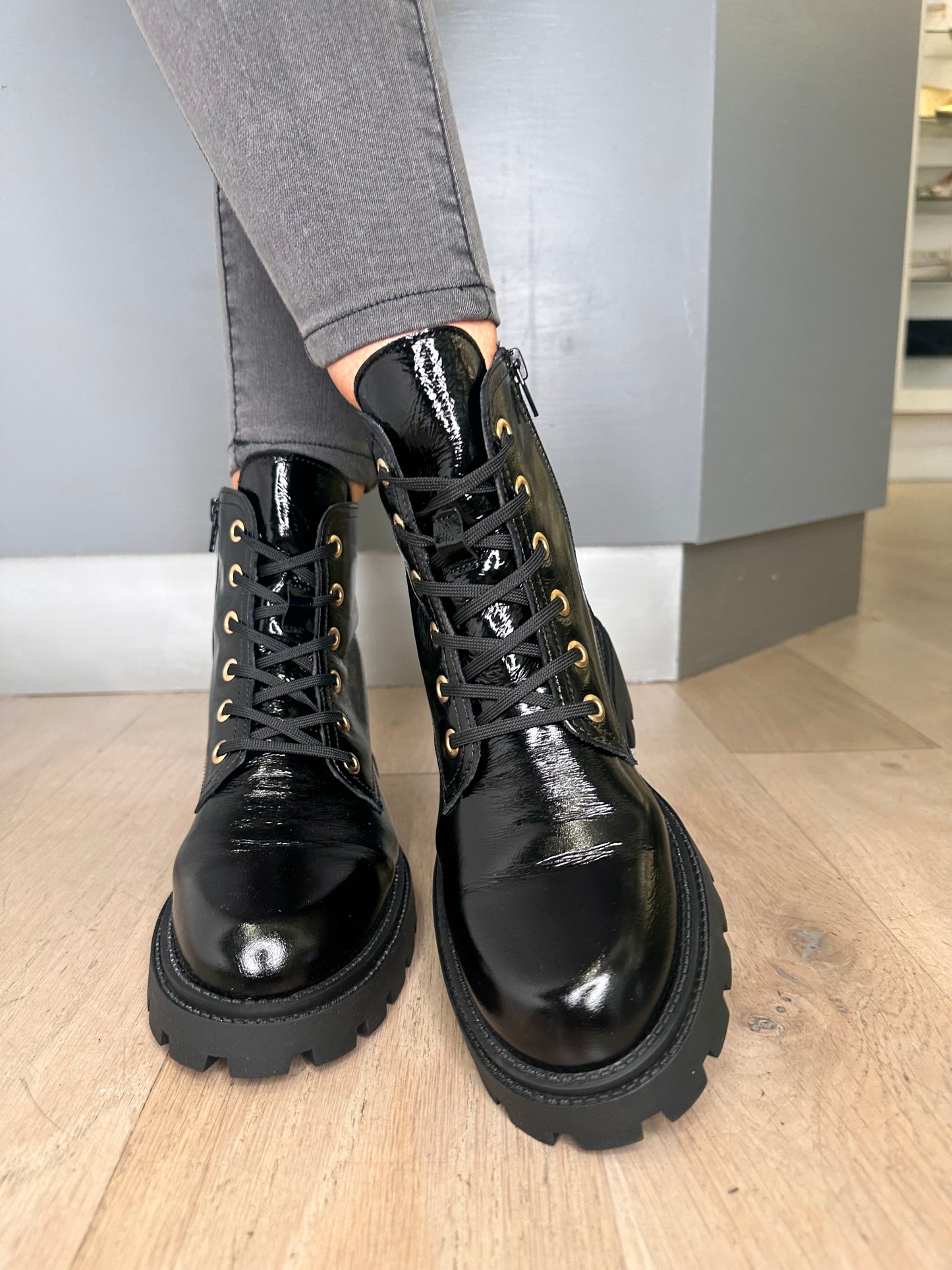 Alpe - Black Flexy Soft Shine leather Chunky Sole Lace Up Boot