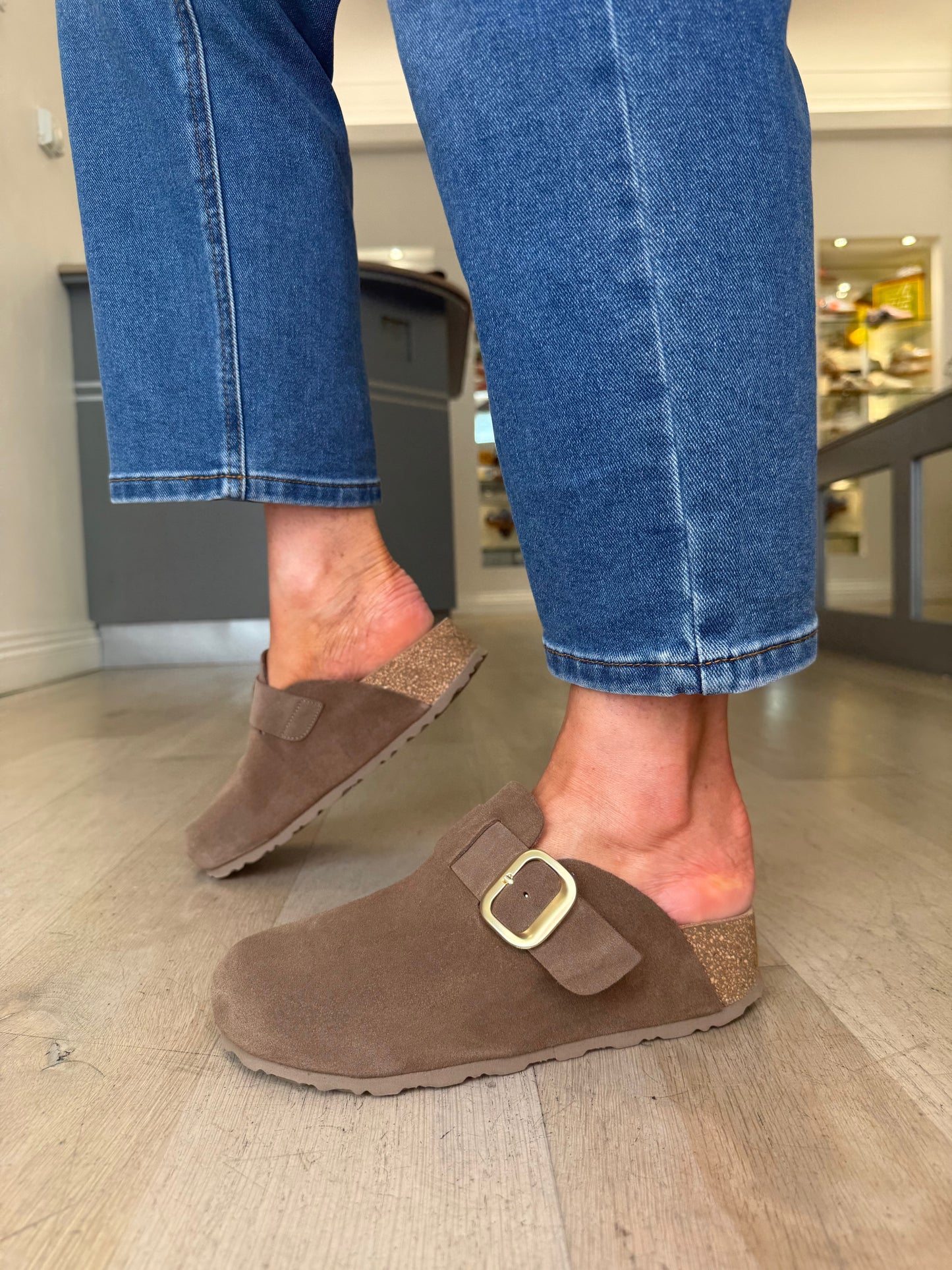 Yokono - Rich Mocha Brown Platform Mule Clog With Matt Gold Buckle Trim