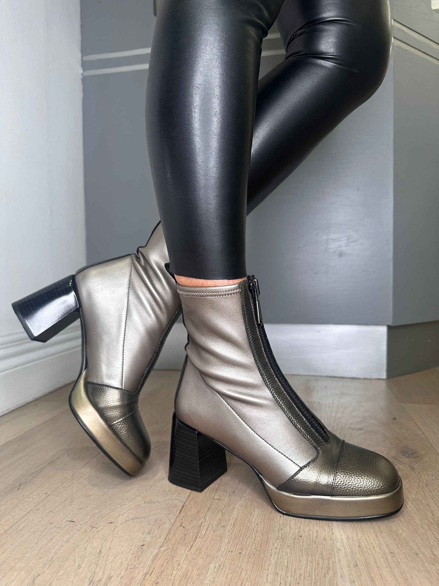 Hispanitas - Pewter Block Heel Boot