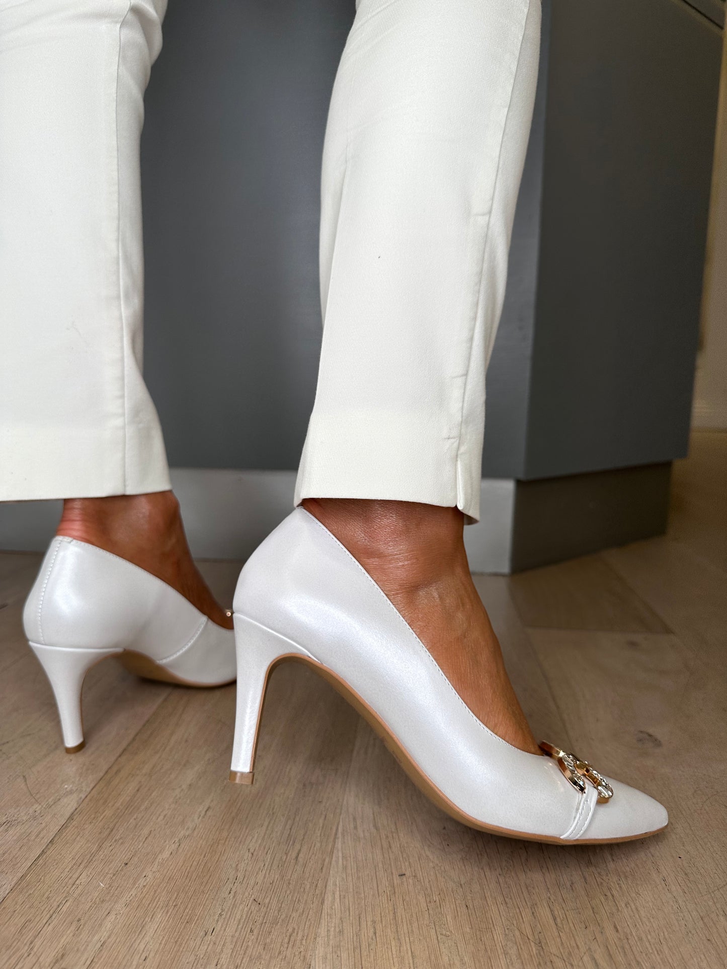 Emis -Pearlised White Mid Heel Court With Diamante Chain Trim