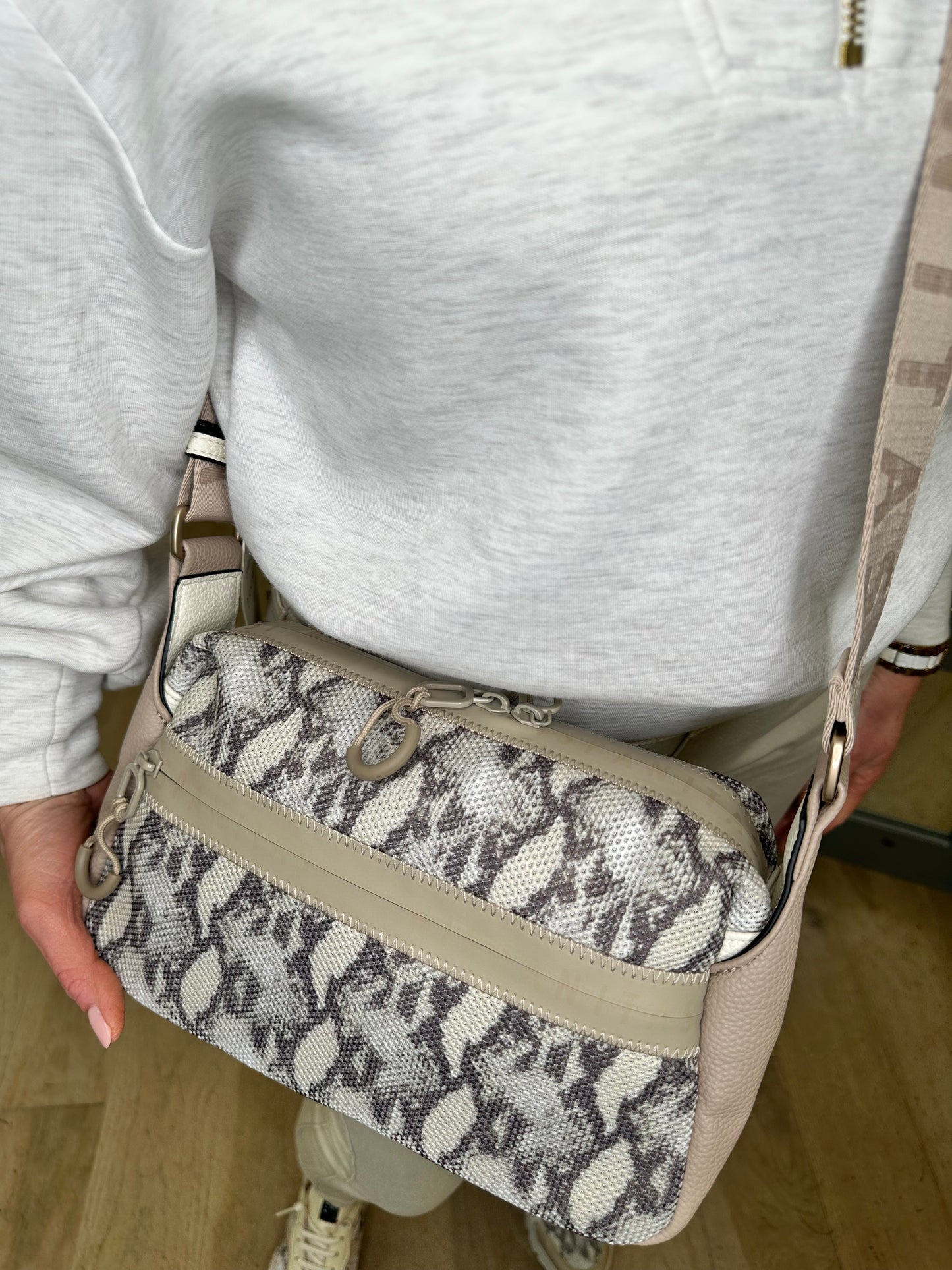 Hispanitas - Python Print Crossover Bag