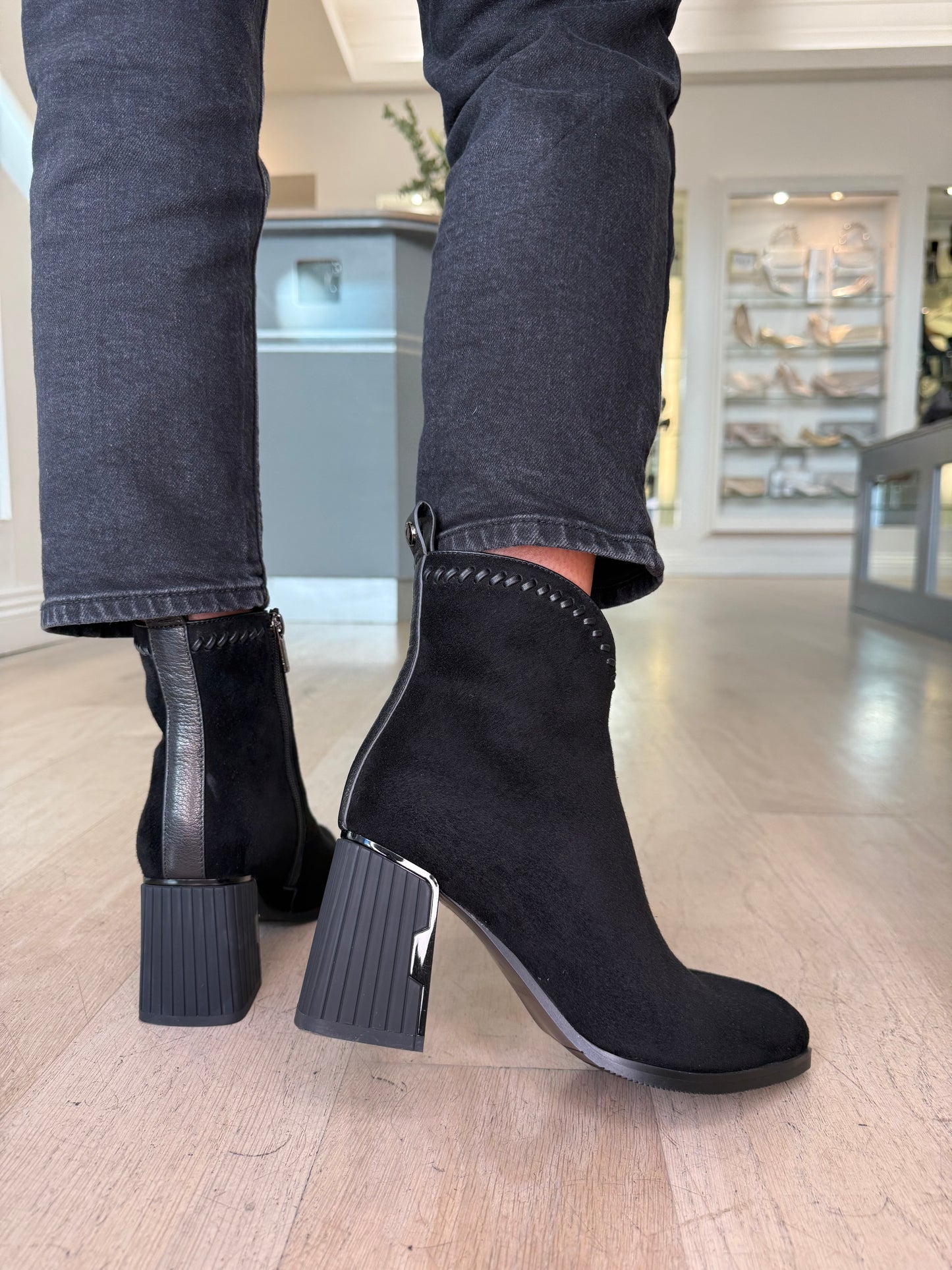 Loretta Vitale - Black Suede Western Style Block Heel Boot