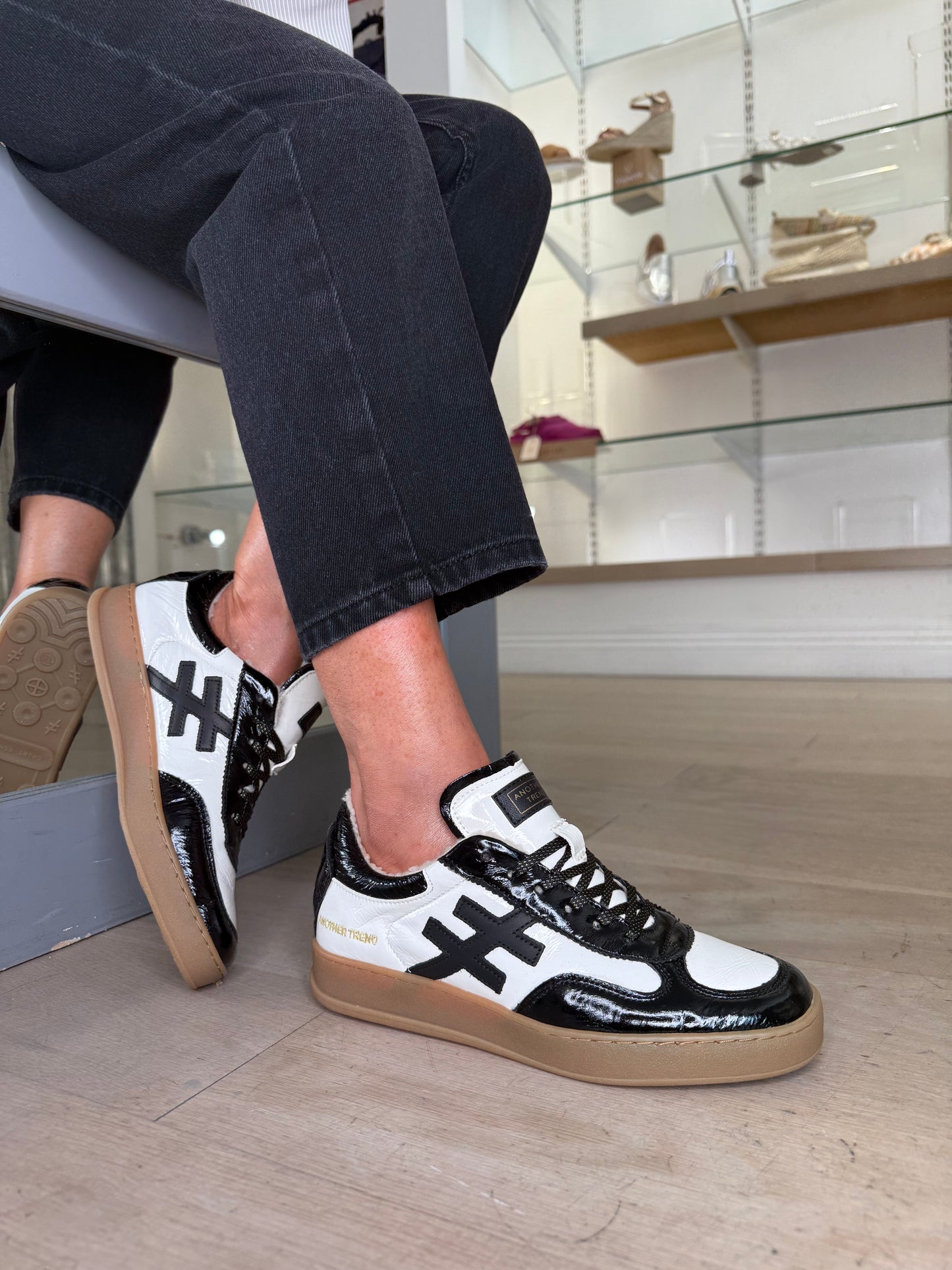 Another Trend - Black & White Flexy Patent Leather Trainer With Wollen Lining