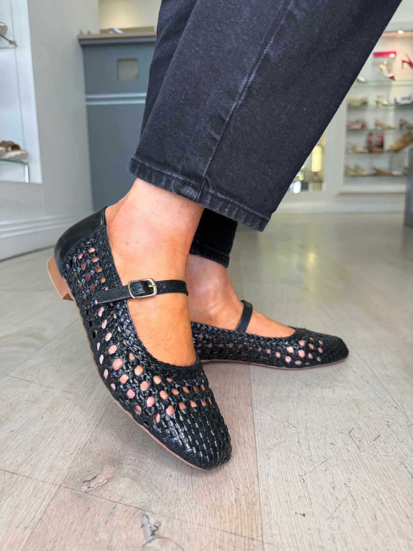 Repo - Black Leather Weave Mary Jane Style Pomp