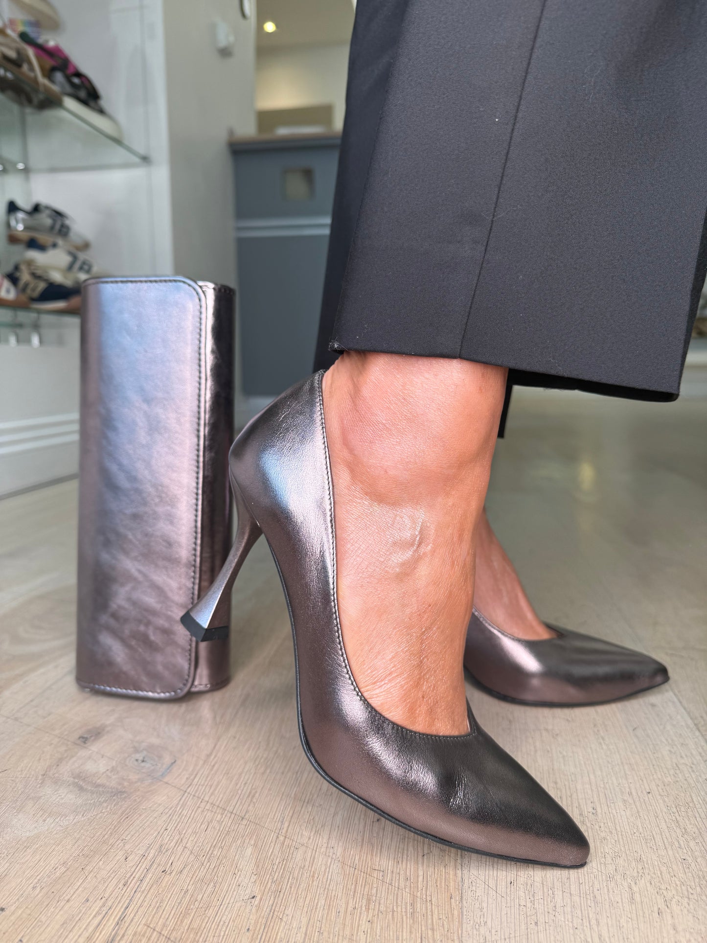 Emis - Metallic Pewter Pointy Toe Court Shoe