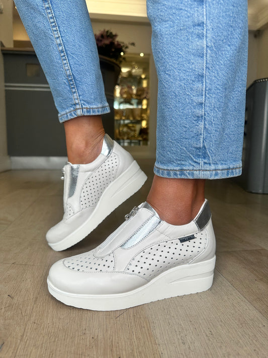Marco Moreo - White Leather Mover With Silver Trim
