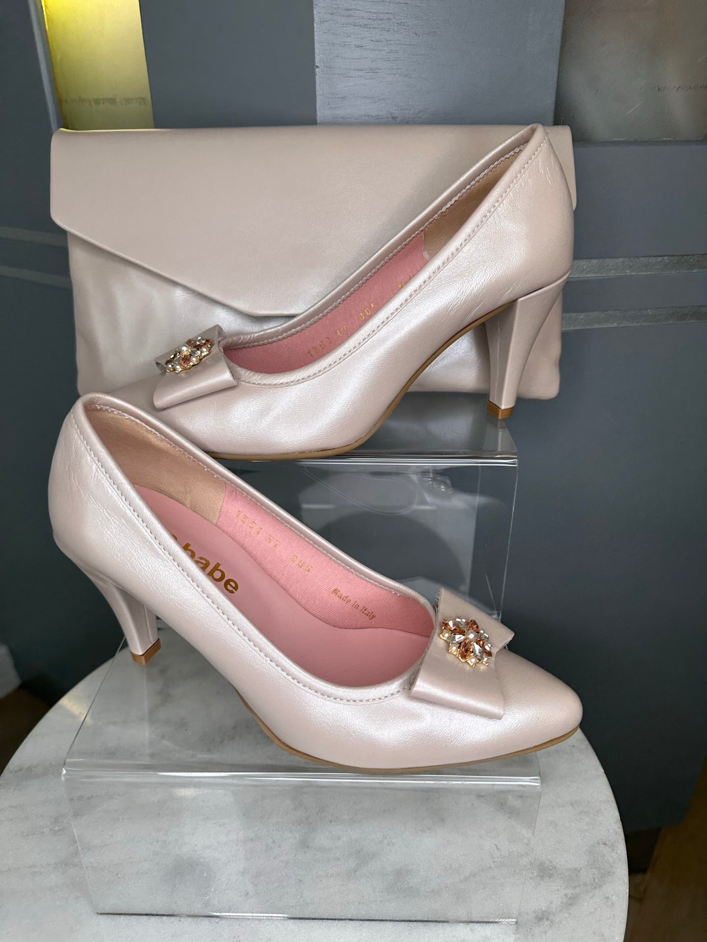 Le Babe – Pearlized Beige Coral Stone Trim Court Shoe Mid Heel